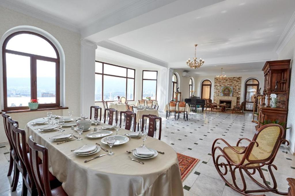 The Hilltop Skyline Hotel 第比利斯 外观 照片