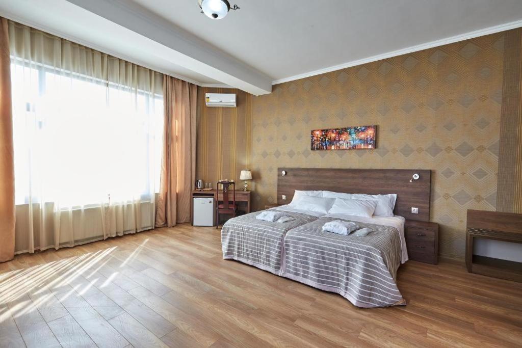 The Hilltop Skyline Hotel 第比利斯 外观 照片