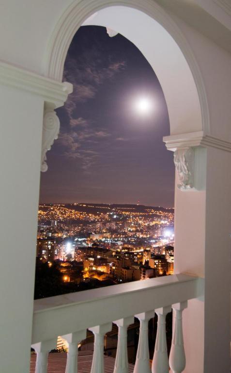 The Hilltop Skyline Hotel 第比利斯 外观 照片