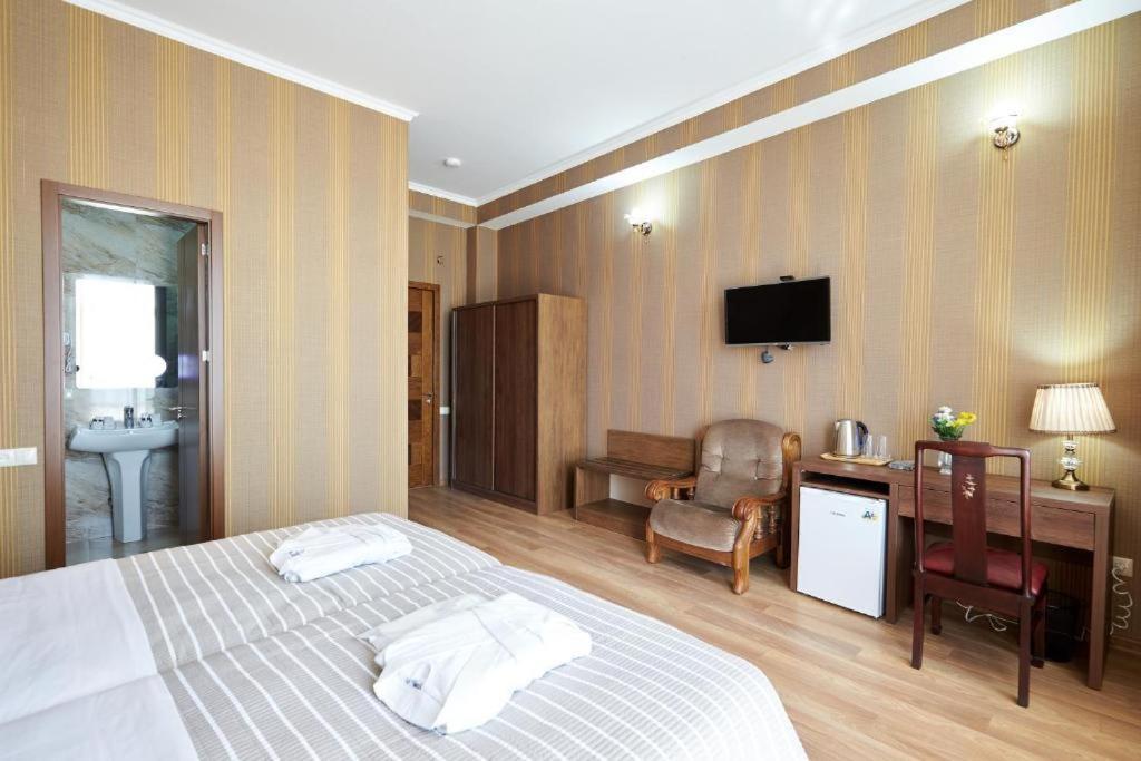 The Hilltop Skyline Hotel 第比利斯 外观 照片